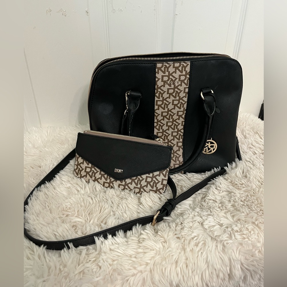 NWOT purse w/ matching wallet